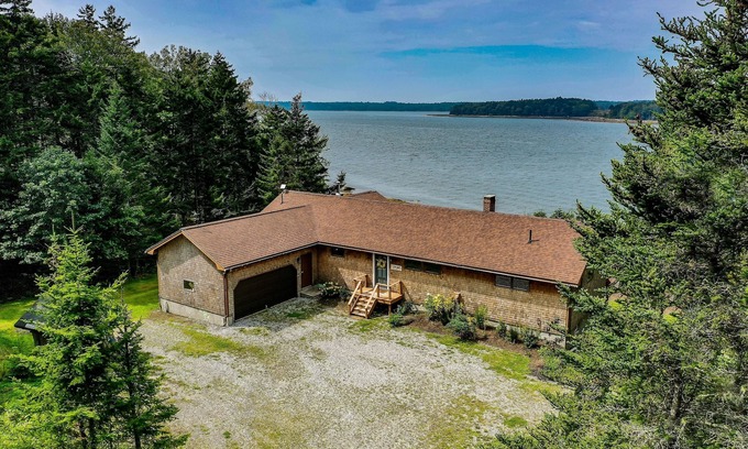 Saint George House | Renovated oceanfront home with stunning view & pebbly beach - snowbird-friendly