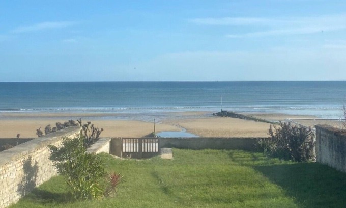 Lion-sur-Mer House | Renovated seafront villa 2025 - direct beach access & shops 5 min walk away