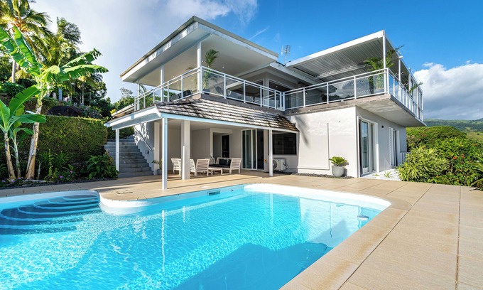 Tahiti Villa | Rent a part of Domaine To'a Hotu. 3 bedrooms, 3 bathrooms, 8 people max.
