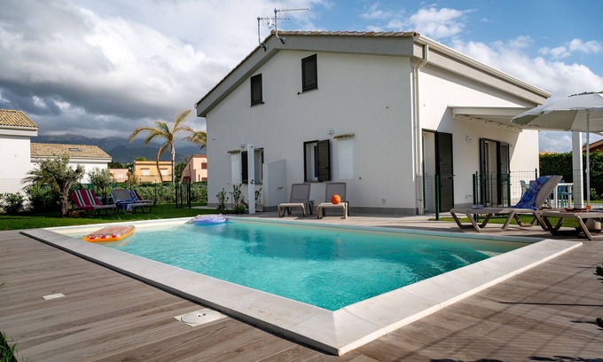 Piane Vecchie Villa | Residence Salinelle Beach VILLA VULCANO 4 WITH SHARED POOL
