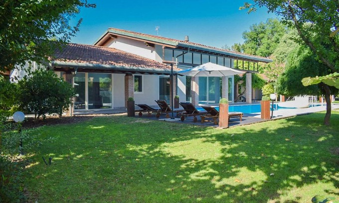 Curtatone Villa | RESORT con PISCINA, BARBECUE, PALESTRA, SAUNE e KARAOKE