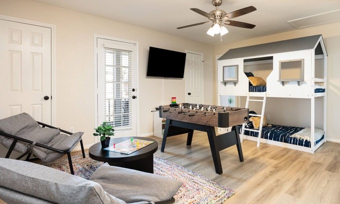 Atascocita House | Resort Escape: Heated Pool, Outdoor Kitchen & Games