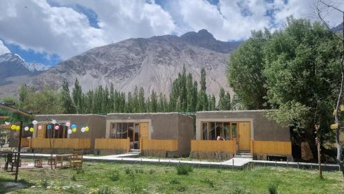 Diskit Hotel | Resort green throne