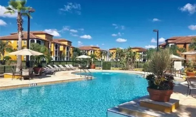 Sarasota Condo | Resort like 1 BR 1st floor condo, great for a relaxing getaway. close to beaches