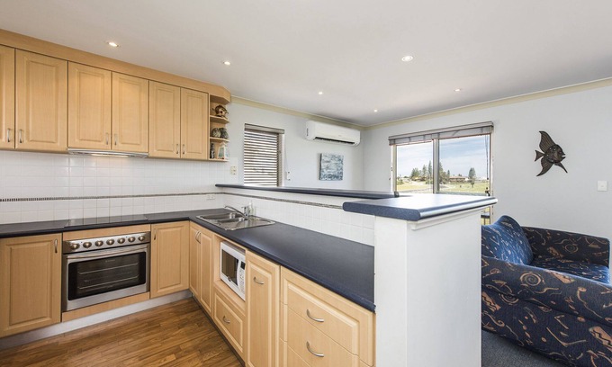 Ledge Point House | Resort-Style Beach Front Accommodation