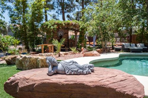 Las Vegas House | Resort-Style Paradise w 2 Pools