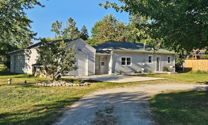 Huber Heights Other | Rest Haven Farmhouse: Cozy 2BR on 3-acres, family-friendly, near attractions