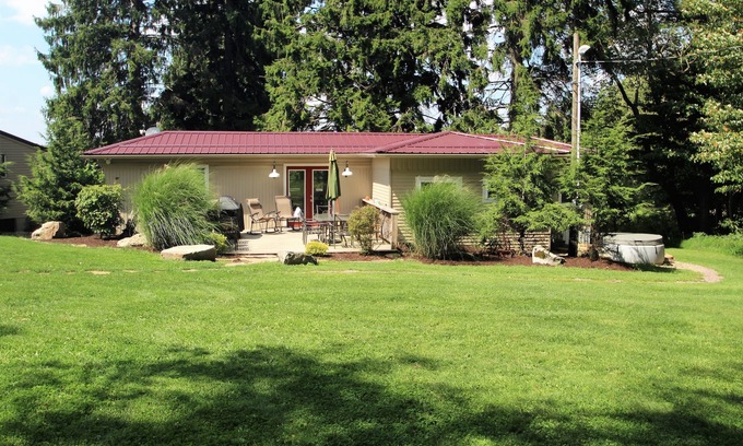 Ohiopyle Cottage | Rest, Relaxation, & Quick Access to Ohiopyle Await