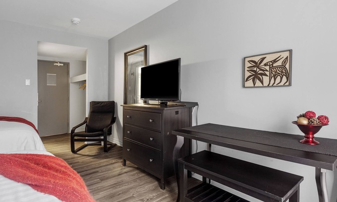 Casselman Hotel | Restauparc Motel - 2 Double Bed & Kitchenette & Private Washroom