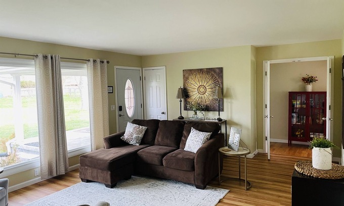 Radcliff House | Restful Retreat, 3BR/2BA on 2 acres, Pet Friendly