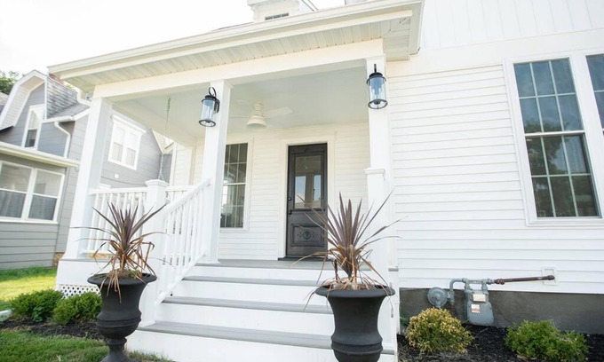 Maquoketa House | Restored Queen Anne Cottage