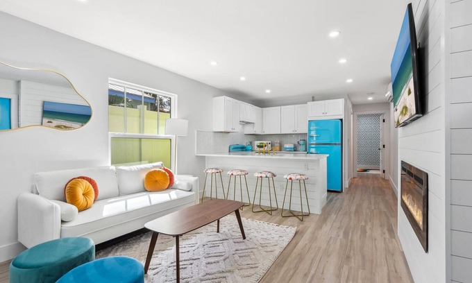 Laurel Park House | Retro Laurel Park Guest Cottage