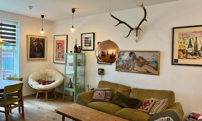 Hliðar Apartment | Retro luxury downtown apartment