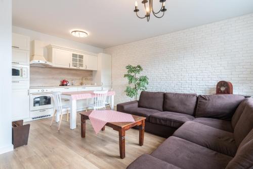 Sosnowiec Apartment | Retro Milenium Park Apartment by BookingHost