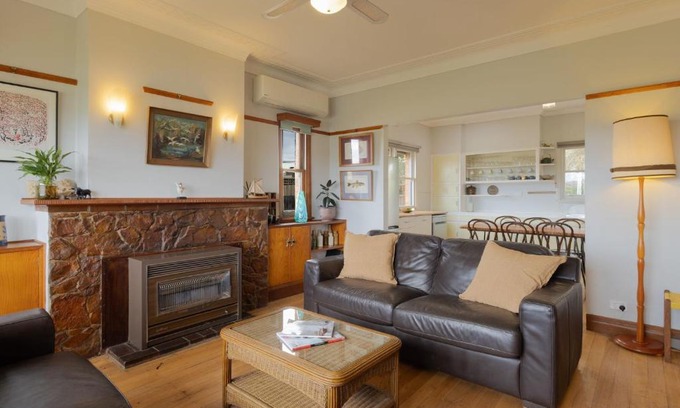Warrnambool House | Retro Retreat