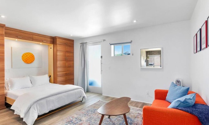 Roosevelt Apartment | Retro Studio in the Heart of DTPH - Very Walkable