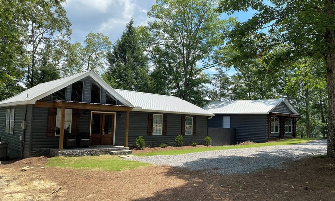 Jasper House | Revive at beautiful Smith Lake! This property offers something for everyone!