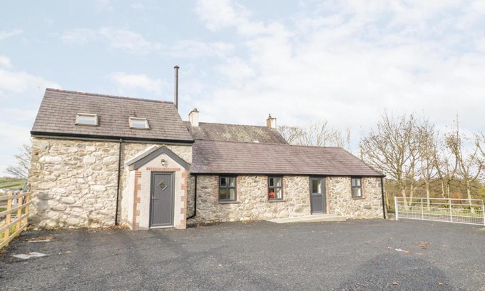 Brynrefail House | Rhydau Cottage