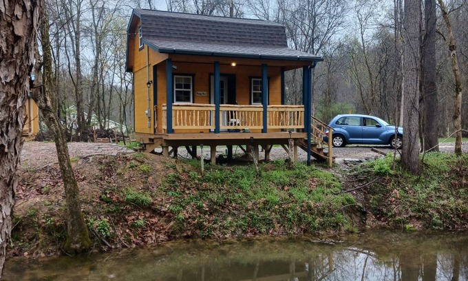 Athens Cabin | "Ridge Haus" tiny cabin on the creek at Waldbaden