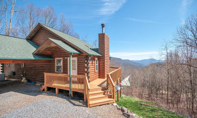 Settlers Ridge House | Ridgeview Cabin