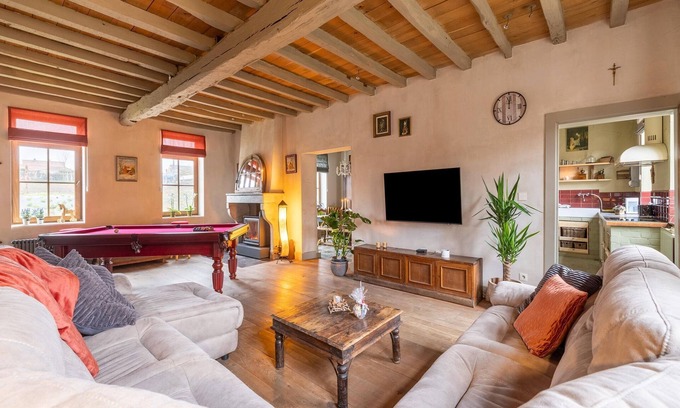 Velm House | Riding School Farm Stay