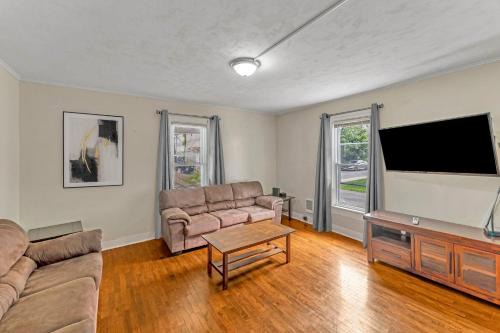 Oneonta House | Right Field All Star Baseball Rentals