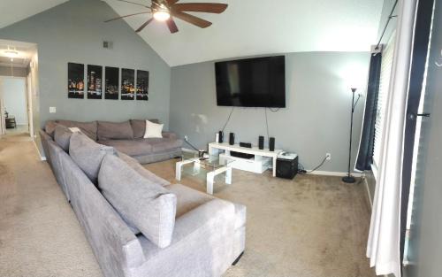 Columbia House | Right Fit 3BD 2BTH