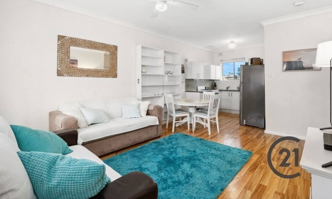 Semaphore Apartment | Right in the heart of Iconic Semaphore!