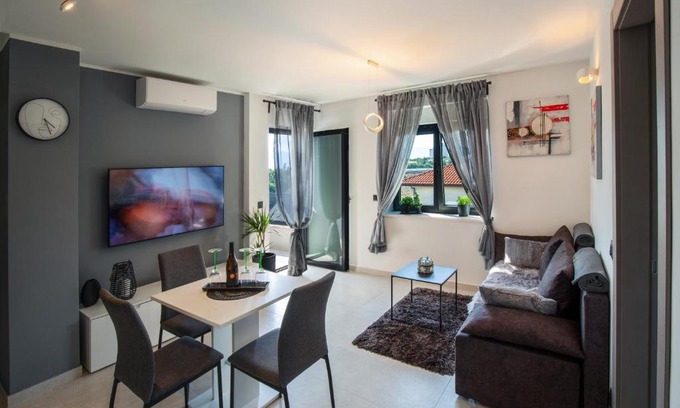 Sodici Apartment | Rijeka Relax Apartment with parking