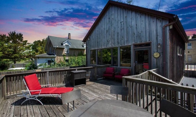 Kankakee Apartment | River ßARN 》Quaint, Refined, Elegant