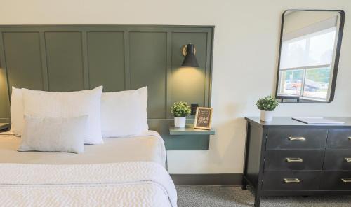 Black Fork Hotel | River City Inn