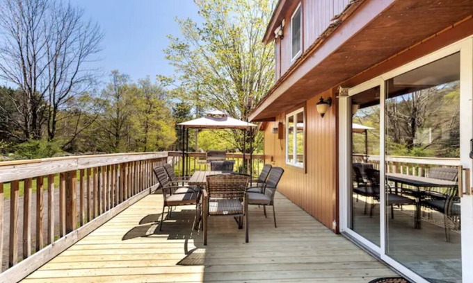 East Branch House | River front 7-Bedroom Secluded home on 6 acre!