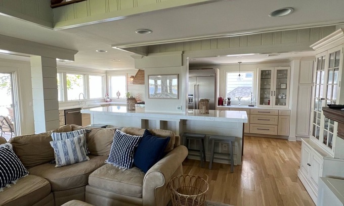 Brick House | River Front home with Dock