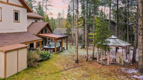 Peak 8 House | River Rock by AvantStay 8 Bedroom Ski Estate w Hot Tub Movie Theatre 10 Min Walk to Mtn