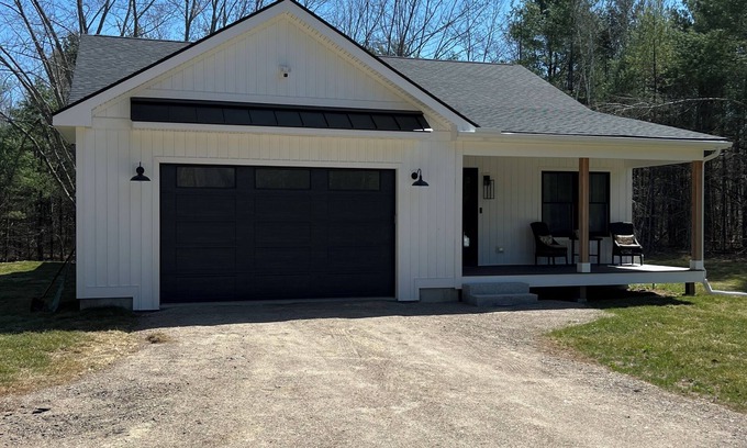 Fryeburg House | River’s Edge Retreat – A Cozy Home for Families & Friends