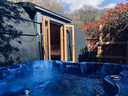 Taicynhaeaf Apartment | River Side Cabin with Hot tub Snowdonia