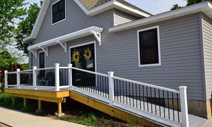 Iowa Falls House | River View #1 - Charming 2-bedroom house with AC, WiFi in serene Iowa Falls