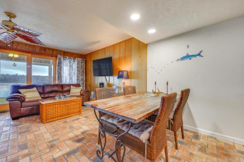 Welaka Apartment | River-View Condo with Boat Slip in Welaka!