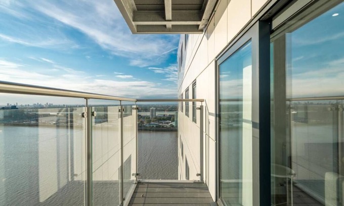 Woolwich Riverside Apartment | River View Mins to O2 & London Excel