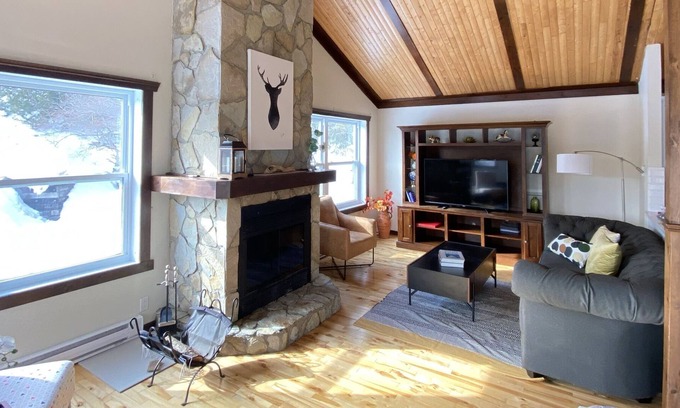 Piedmont Cabin | River View Mountain View 4 Skis Around Cozy Cottage
