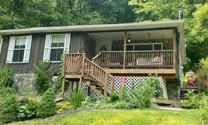 Prince House | Riverfront,Firepit,Hottub,Something for Everyone!!