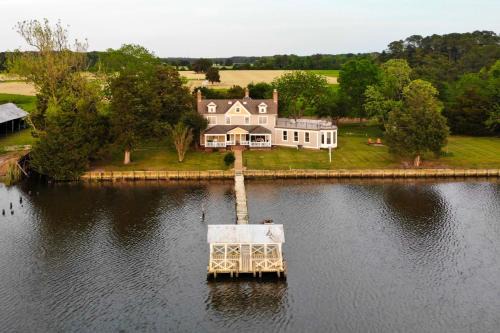 Allen House | Riverfront Gem with Fire Pit in Eden