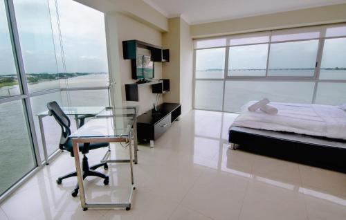 Las Penas Apartment | Riverfront I 2, piso 4, suite vista al rio, Puerto Santa Ana, Guayaquil