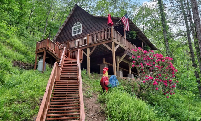 Crumpler Cabin | Riverfront log cabin in Crumpler- On the New River