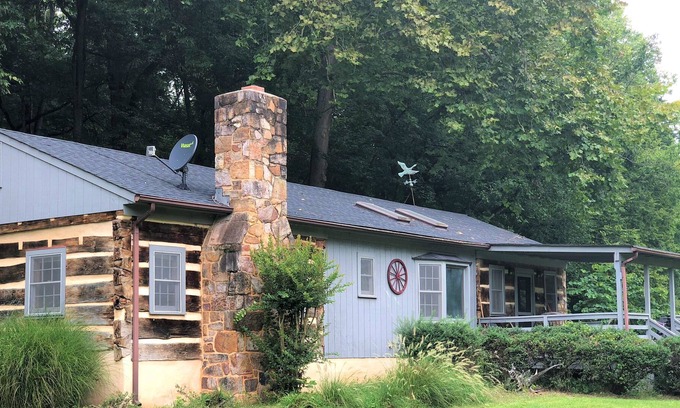 Luray House | Riverfront Pioneer Cabins LLC