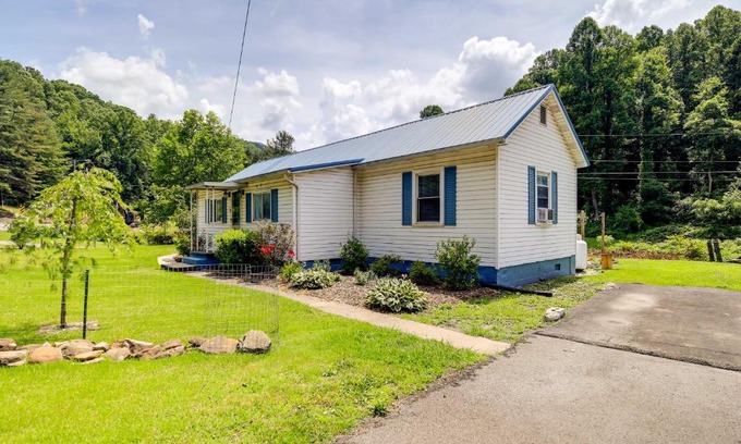 Thorpe House | Riverfront Thorpe Vacation Rental with Fire Pit!