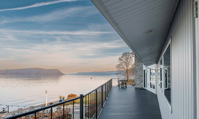 Wrightsville House | Rivers Edge Unique Kids Playroom + Stunning Water Views + Hot Tub
