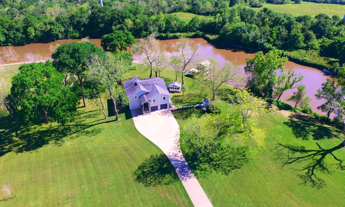 Wild Peach Village House | Riversbend Retreat on the San Bernard River