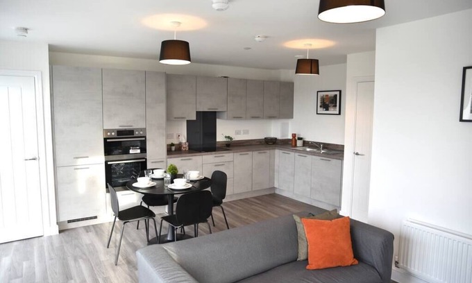 Chelmsford Apartment | Riverside Apartment Chelmsford 5 min walk from the city centre