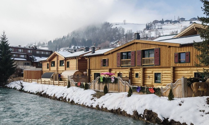 Kaprun Ski Chalet | Riverside chalet with sauna and terrace in Kaprun